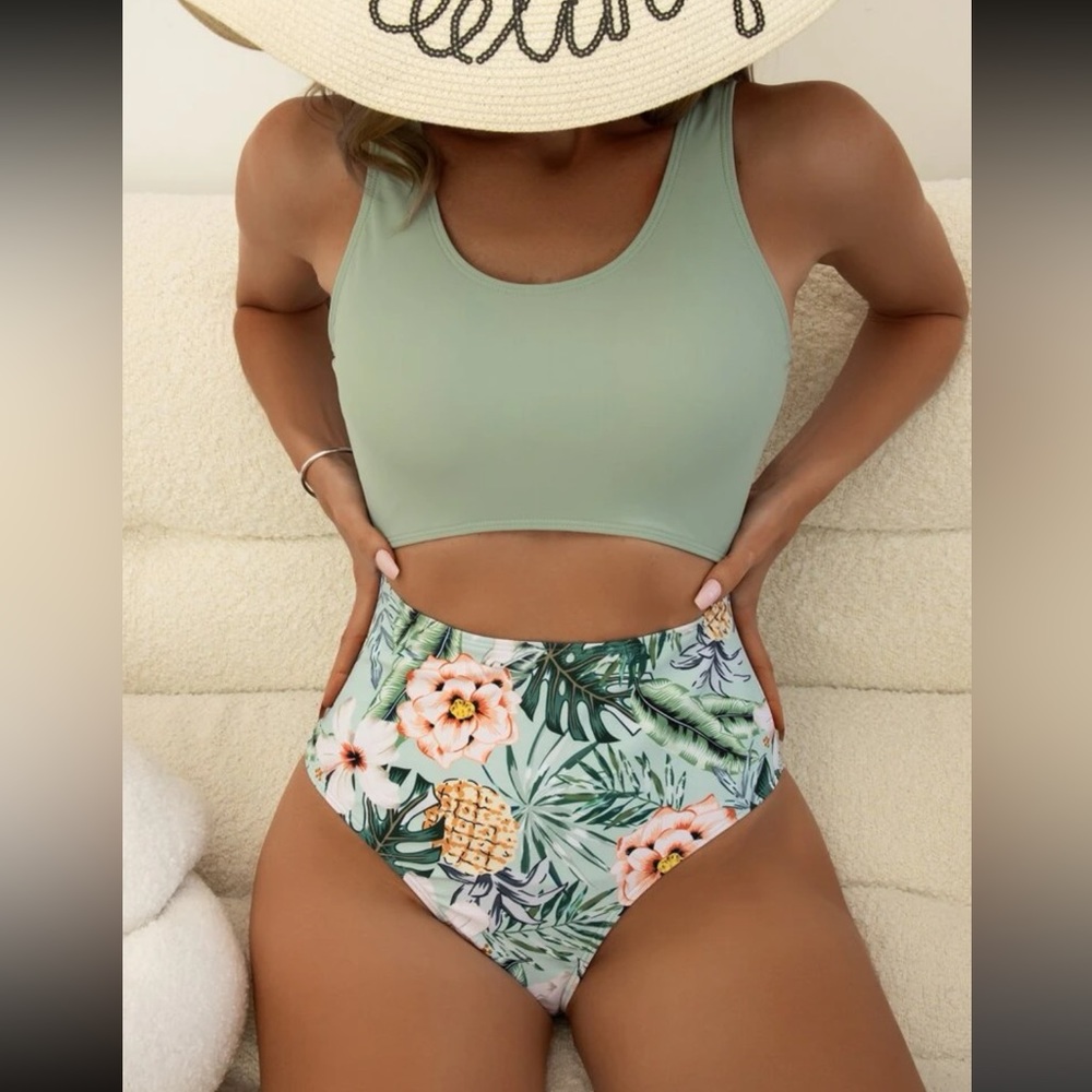 ❗️SOLD❗️Tropical Print Cut-out One Piece Swimsuit. Green/ M(6)